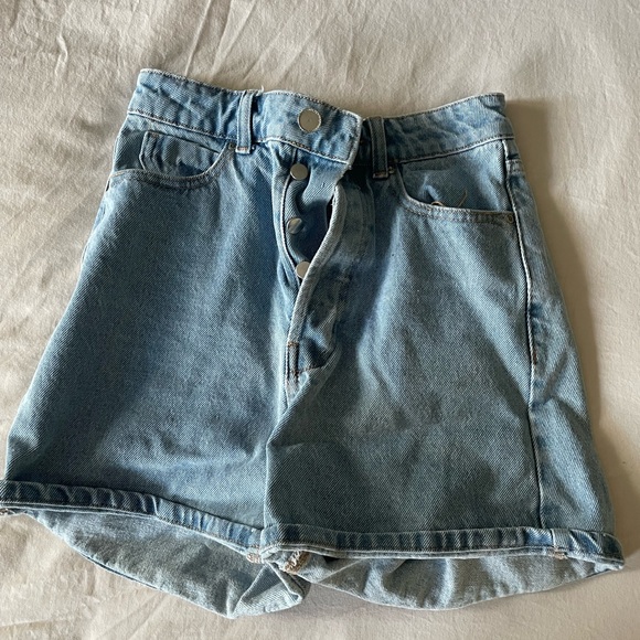 Zara - Mom Fit Denim Shorts - Picture 2 of 4